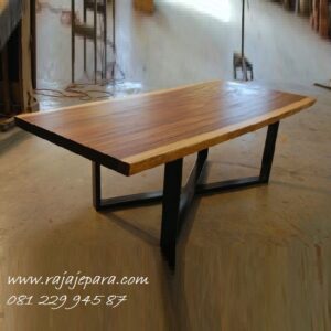 Meja trembesi kaki besi holo atau stainlees kayu utuh besar tebal solid dari Jepara jual di Bandung Jakarta dan Jogja minimalis modern harga murah