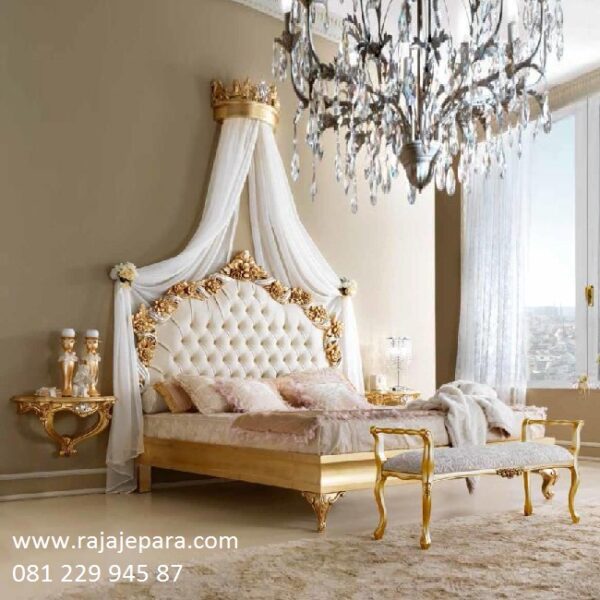 Tempat tidur klasik mewah gold model desain set kamar terbuat dari kayu mahoni cat duco emas ukiran Jepara modern terbaru elegan harga murah