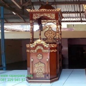 Harga mimbar masjid kayu jati Jepara murah model desain podium ukir-ukiran kaligrafi motif arab minimalis modern mewah sederhana terbaru