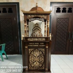 Mimbar masjid kubah emas model desain ukuran podium khutbah Nabawi kayu jati ukir-ukiran Jepara minimalis dan sederhana harga murah