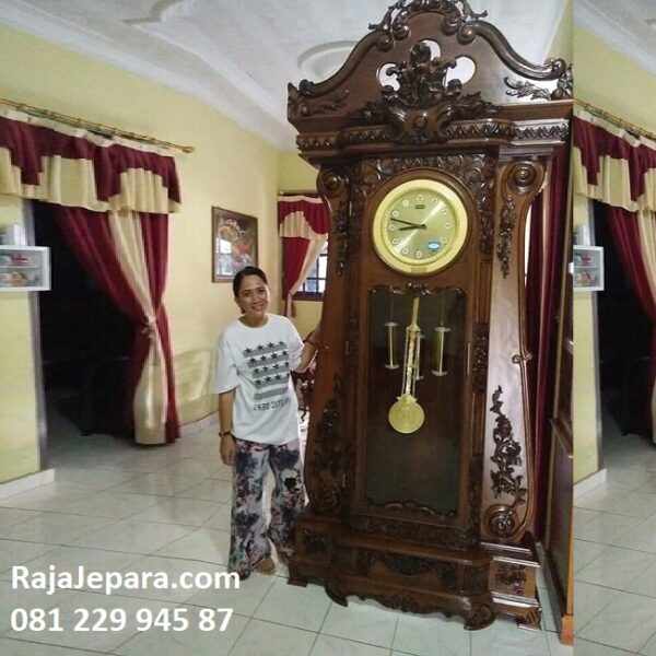 Jam hias besar dinding kayu jati ukir-ukiran Jepara model desain almari lemari hiasan pajangan ruang tamu ukuran besar bagong jual harga murah