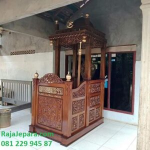 Mimbar masjid jati Jepara model desain podium khutbah Jumat kubah kayu ukir kaligrafi Arab gambar terbaru mewah dan klasik harga murah